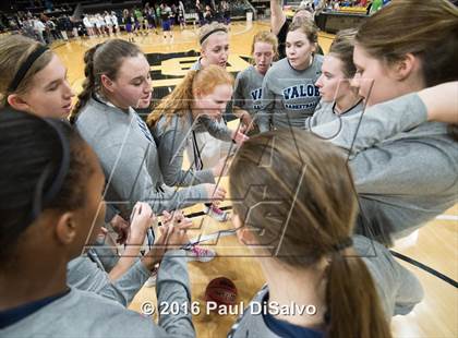 Thumbnail 2 in Holy Family vs. Valor Christian (CHSAA 4A Semifinal) photogallery.