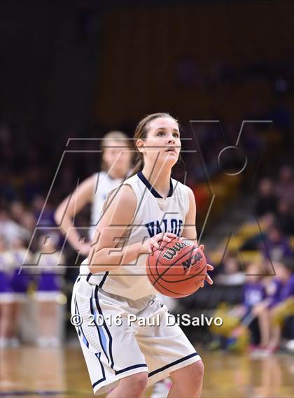 Thumbnail 2 in Holy Family vs. Valor Christian (CHSAA 4A Semifinal) photogallery.