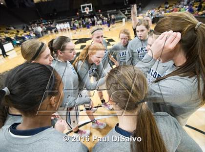 Thumbnail 2 in Holy Family vs. Valor Christian (CHSAA 4A Semifinal) photogallery.