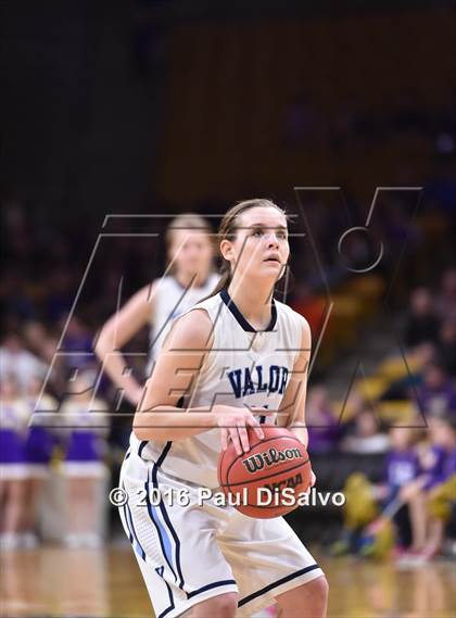 Thumbnail 3 in Holy Family vs. Valor Christian (CHSAA 4A Semifinal) photogallery.