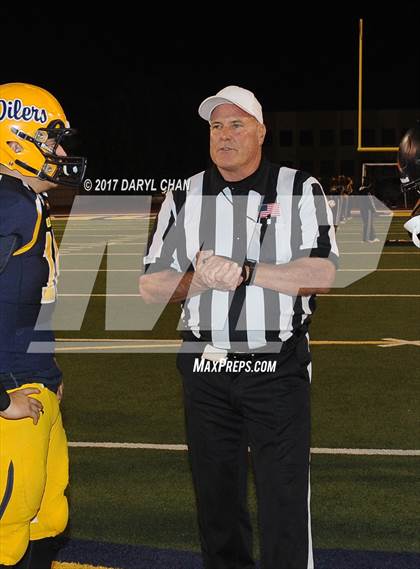 Thumbnail 3 in Apple Valley vs. Montebello (CIFSS D10 Second Round) photogallery.