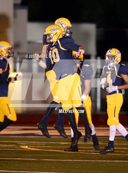 Thumbnail 3 in Apple Valley vs. Montebello (CIFSS D10 Second Round) photogallery.