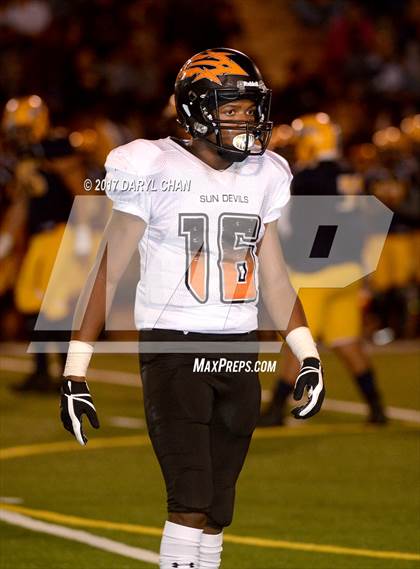 Thumbnail 3 in Apple Valley vs. Montebello (CIFSS D10 Second Round) photogallery.