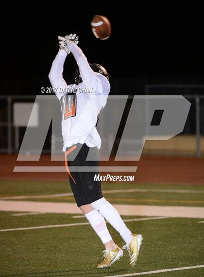 Thumbnail 3 in Apple Valley vs. Montebello (CIFSS D10 Second Round) photogallery.