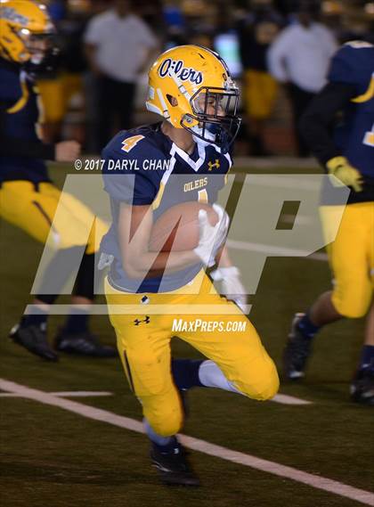Thumbnail 2 in Apple Valley vs. Montebello (CIFSS D10 Second Round) photogallery.