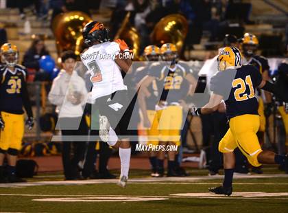 Thumbnail 3 in Apple Valley vs. Montebello (CIFSS D10 Second Round) photogallery.