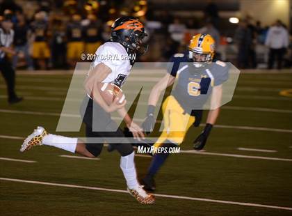 Thumbnail 1 in Apple Valley vs. Montebello (CIFSS D10 Second Round) photogallery.
