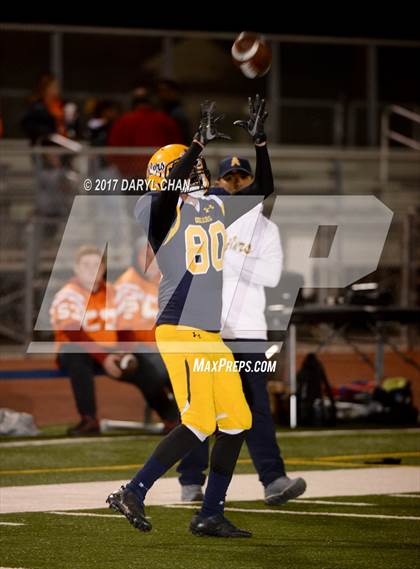 Thumbnail 3 in Apple Valley vs. Montebello (CIFSS D10 Second Round) photogallery.