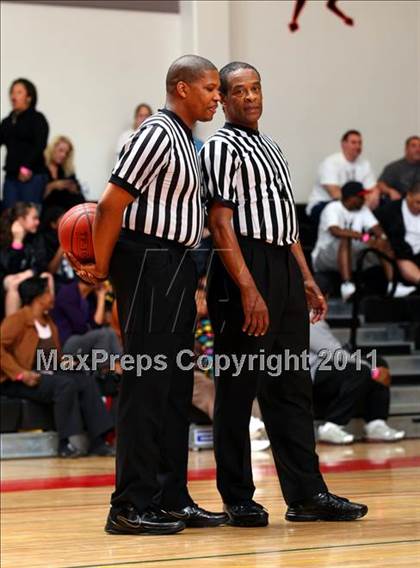 Thumbnail 3 in Oaks Christian vs. Alemany (War on the Floor Extravaganza) photogallery.