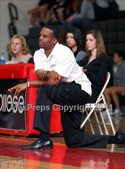 Thumbnail 2 in Oaks Christian vs. Alemany (War on the Floor Extravaganza) photogallery.