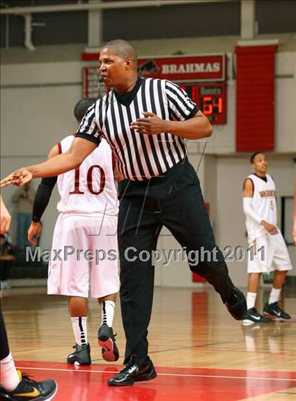 Thumbnail 2 in Oaks Christian vs. Alemany (War on the Floor Extravaganza) photogallery.