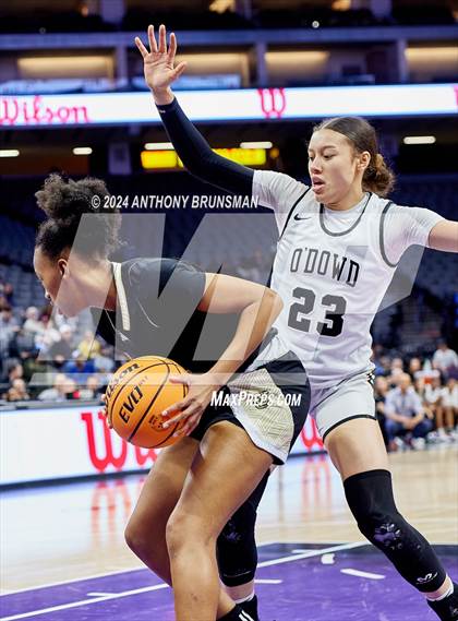 Thumbnail 2 in Bishop Montgomery vs Bishop O'Dowd (CIF State D1 Final) photogallery.