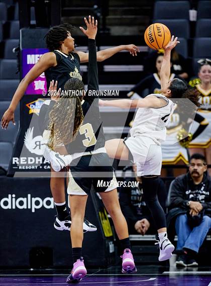 Thumbnail 1 in Bishop Montgomery vs Bishop O'Dowd (CIF State D1 Final) photogallery.