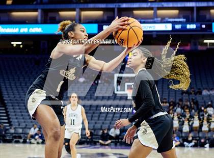 Thumbnail 1 in Bishop Montgomery vs Bishop O'Dowd (CIF State D1 Final) photogallery.