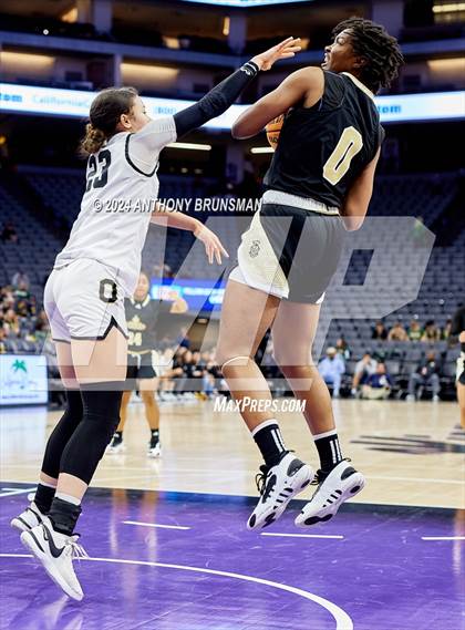 Thumbnail 1 in Bishop Montgomery vs Bishop O'Dowd (CIF State D1 Final) photogallery.