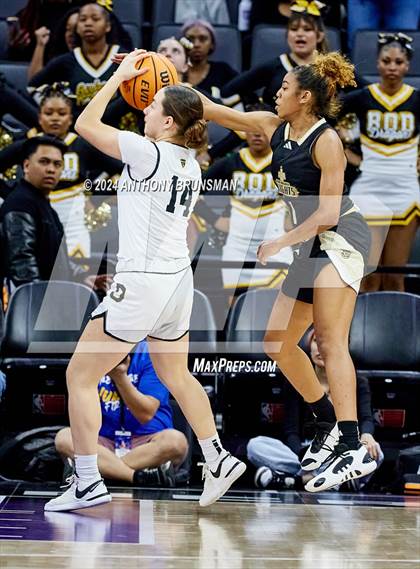 Thumbnail 3 in Bishop Montgomery vs Bishop O'Dowd (CIF State D1 Final) photogallery.