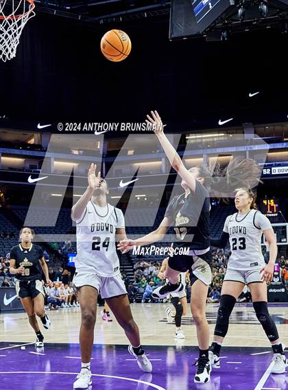 Thumbnail 2 in Bishop Montgomery vs Bishop O'Dowd (CIF State D1 Final) photogallery.