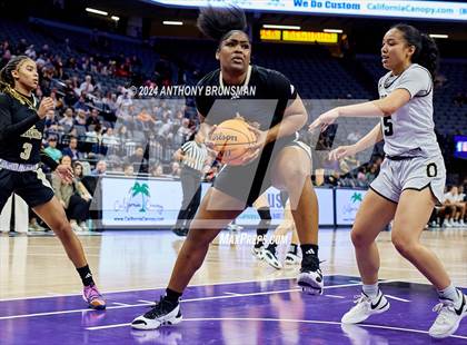Thumbnail 2 in Bishop Montgomery vs Bishop O'Dowd (CIF State D1 Final) photogallery.