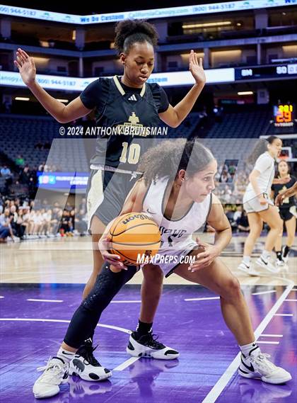 Thumbnail 3 in Bishop Montgomery vs Bishop O'Dowd (CIF State D1 Final) photogallery.