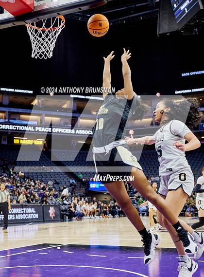 Thumbnail 2 in Bishop Montgomery vs Bishop O'Dowd (CIF State D1 Final) photogallery.