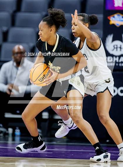 Thumbnail 2 in Bishop Montgomery vs Bishop O'Dowd (CIF State D1 Final) photogallery.