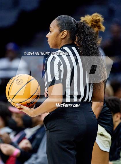 Thumbnail 3 in Bishop Montgomery vs Bishop O'Dowd (CIF State D1 Final) photogallery.
