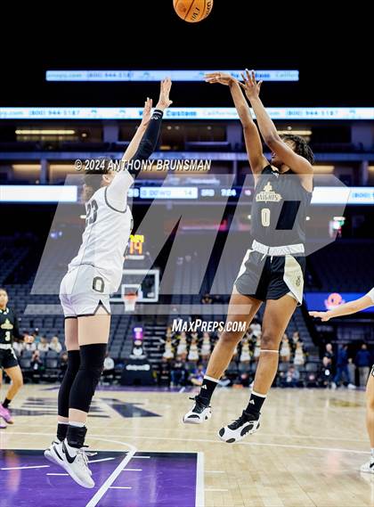 Thumbnail 2 in Bishop Montgomery vs Bishop O'Dowd (CIF State D1 Final) photogallery.