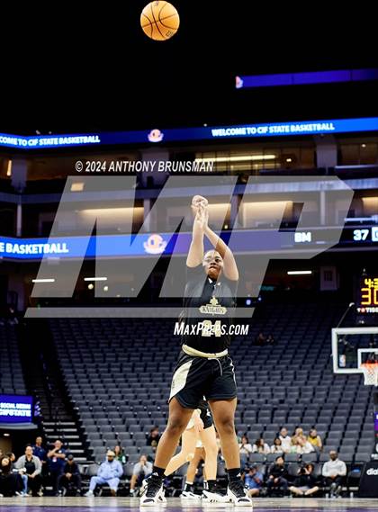 Thumbnail 3 in Bishop Montgomery vs Bishop O'Dowd (CIF State D1 Final) photogallery.