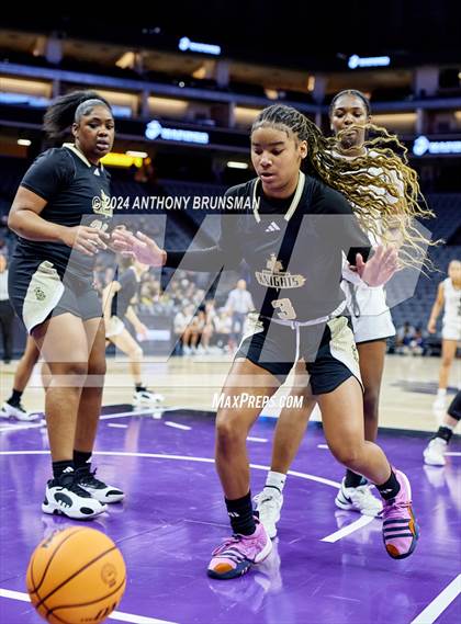 Thumbnail 2 in Bishop Montgomery vs Bishop O'Dowd (CIF State D1 Final) photogallery.