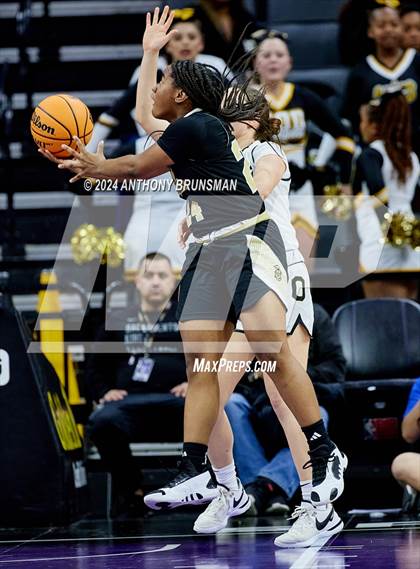 Thumbnail 2 in Bishop Montgomery vs Bishop O'Dowd (CIF State D1 Final) photogallery.