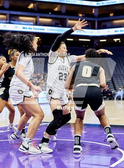 Thumbnail 2 in Bishop Montgomery vs Bishop O'Dowd (CIF State D1 Final) photogallery.
