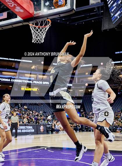 Thumbnail 3 in Bishop Montgomery vs Bishop O'Dowd (CIF State D1 Final) photogallery.