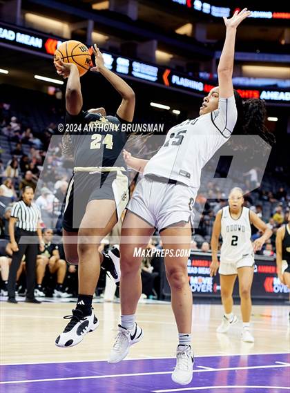 Thumbnail 1 in Bishop Montgomery vs Bishop O'Dowd (CIF State D1 Final) photogallery.