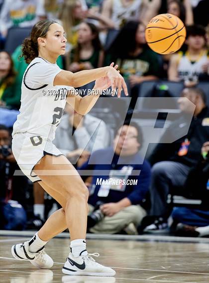 Thumbnail 3 in Bishop Montgomery vs Bishop O'Dowd (CIF State D1 Final) photogallery.
