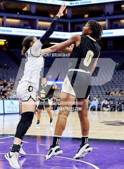 Thumbnail 3 in Bishop Montgomery vs Bishop O'Dowd (CIF State D1 Final) photogallery.