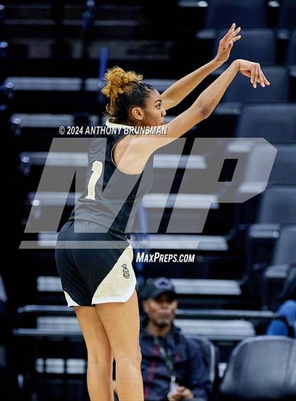 Thumbnail 2 in Bishop Montgomery vs Bishop O'Dowd (CIF State D1 Final) photogallery.