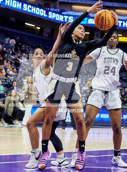 Thumbnail 2 in Bishop Montgomery vs Bishop O'Dowd (CIF State D1 Final) photogallery.