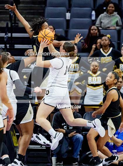 Thumbnail 2 in Bishop Montgomery vs Bishop O'Dowd (CIF State D1 Final) photogallery.