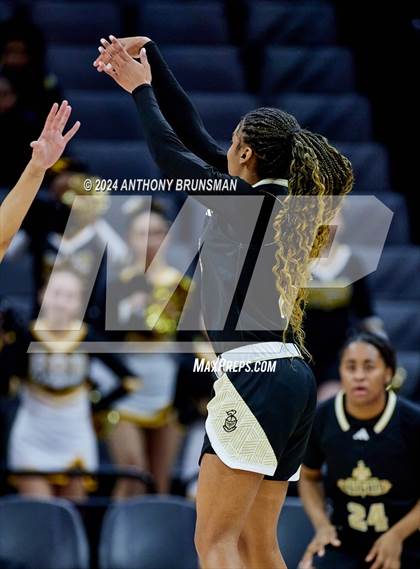Thumbnail 1 in Bishop Montgomery vs Bishop O'Dowd (CIF State D1 Final) photogallery.