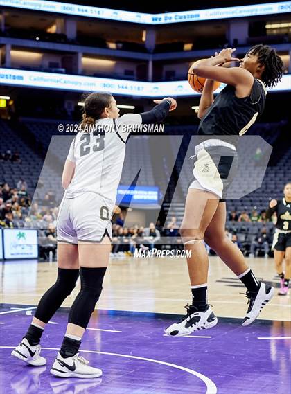 Thumbnail 2 in Bishop Montgomery vs Bishop O'Dowd (CIF State D1 Final) photogallery.