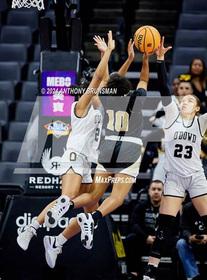 Thumbnail 2 in Bishop Montgomery vs Bishop O'Dowd (CIF State D1 Final) photogallery.