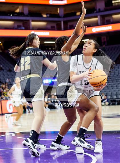 Thumbnail 2 in Bishop Montgomery vs Bishop O'Dowd (CIF State D1 Final) photogallery.
