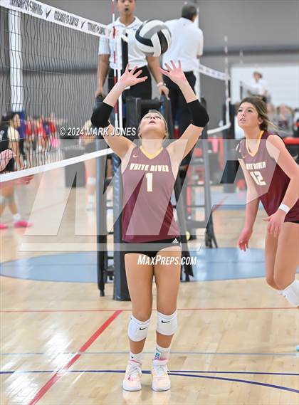 Thumbnail 3 in White River vs. Maricopa (Nike TOC Southwest) photogallery.