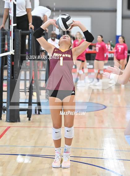 Thumbnail 2 in White River vs. Maricopa (Nike TOC Southwest) photogallery.