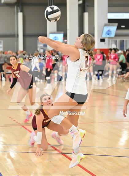 Thumbnail 1 in White River vs. Maricopa (Nike TOC Southwest) photogallery.