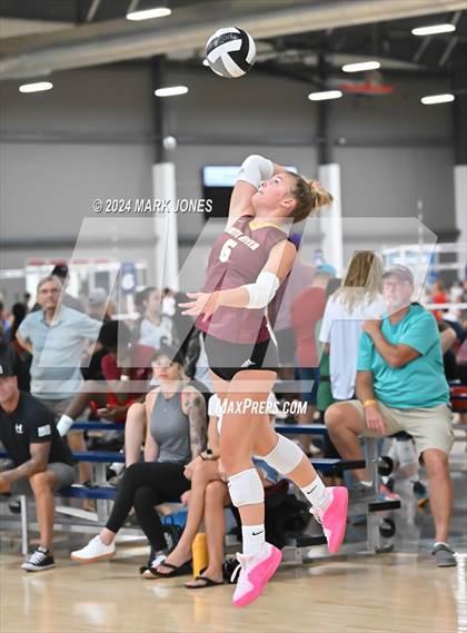 Thumbnail 3 in White River vs. Maricopa (Nike TOC Southwest) photogallery.
