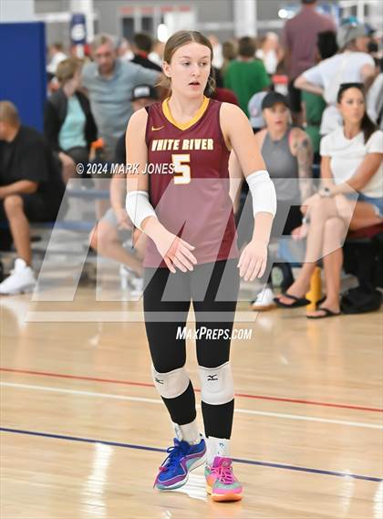 Thumbnail 1 in White River vs. Maricopa (Nike TOC Southwest) photogallery.