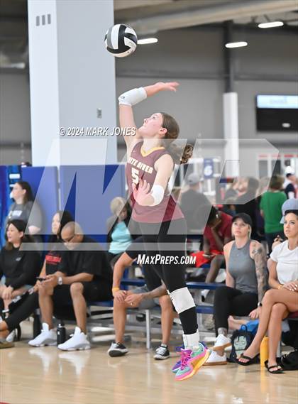 Thumbnail 3 in White River vs. Maricopa (Nike TOC Southwest) photogallery.