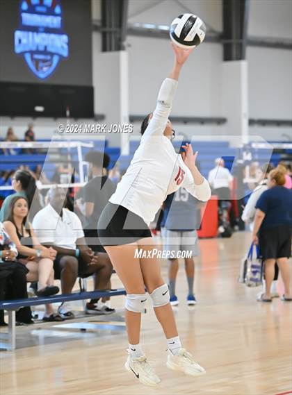 Thumbnail 3 in White River vs. Maricopa (Nike TOC Southwest) photogallery.