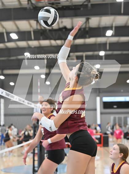 Thumbnail 1 in White River vs. Maricopa (Nike TOC Southwest) photogallery.